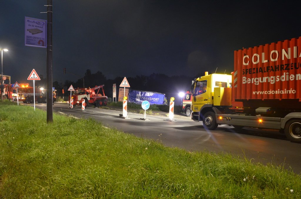 VU LKW umgestuerzt Feldkassel Industriestr Robert Boschstr P213.JPG